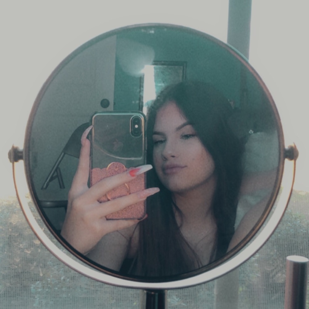 Meet your Posher, Loralei